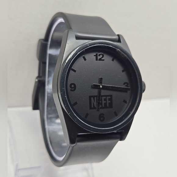 Mens Neff Daily Analog Quartz Watch All Black Silicon Band New Battery - Picture 3 of 10